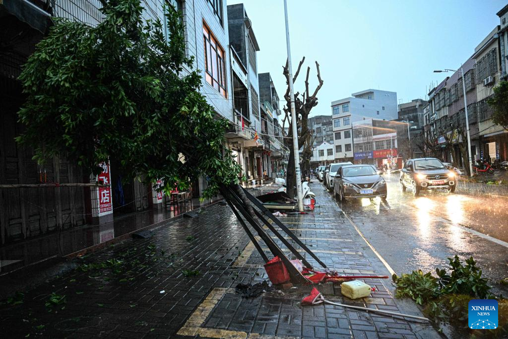 China ativa resposta de emergência enquanto tufão Matmo atinge regiões costeiras