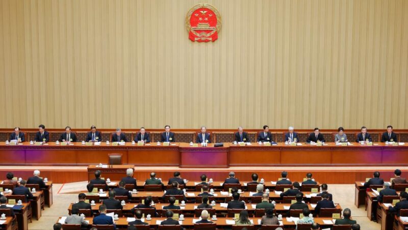 Legisladores chineses ouvem relatórios em sessão do Comitê Permanente da APN