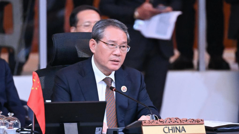 Premiê chinês pede esforços conjuntos com ASEAN para afastar interferências externas