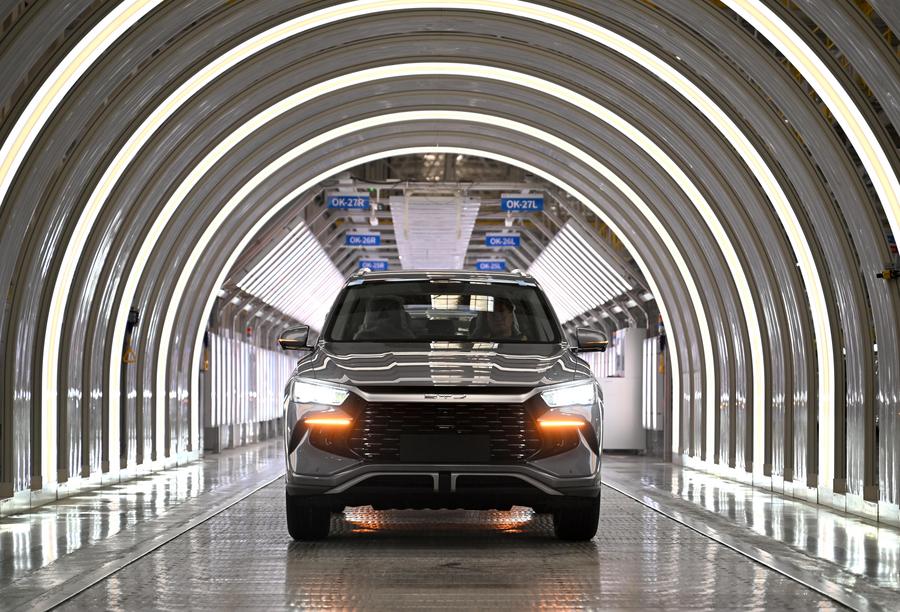 Produção e vendas de VNEs da China aumentam nos primeiros 10 meses de 2025