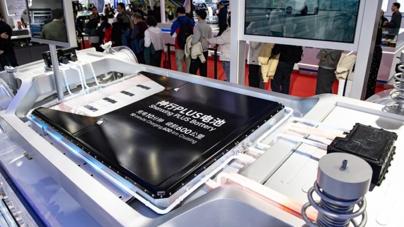 Vendas de baterias para veículos elétricos na China crescem 48,9% nos três primeiros trimestres