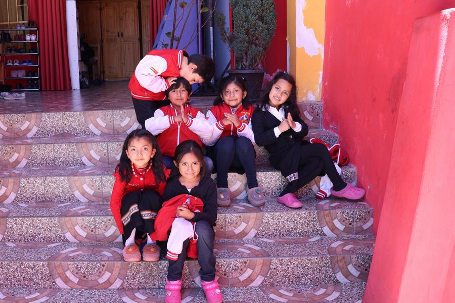 Destaque: Recuperando suas culturas – estudantes bolivianos aprendem com a China