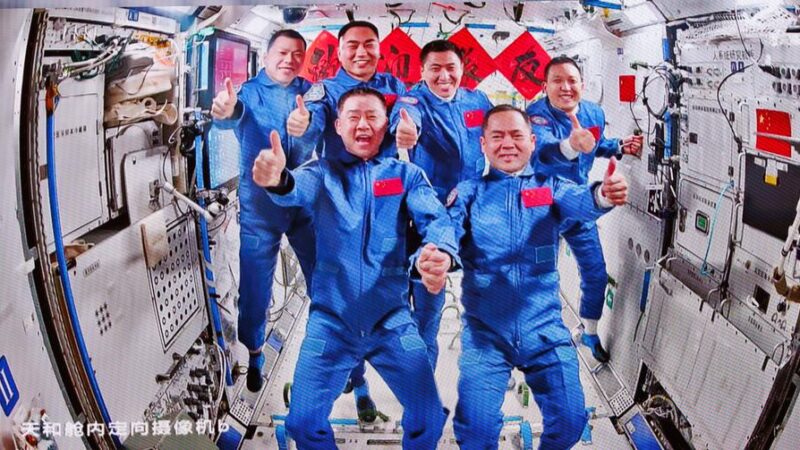Nave espacial chinesa Shenzhou-21 se desacopla da combinação da estação espacial