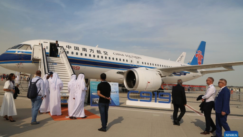 Dubai Airshow 2025 começa com estreia do C919 da China no Oriente Médio