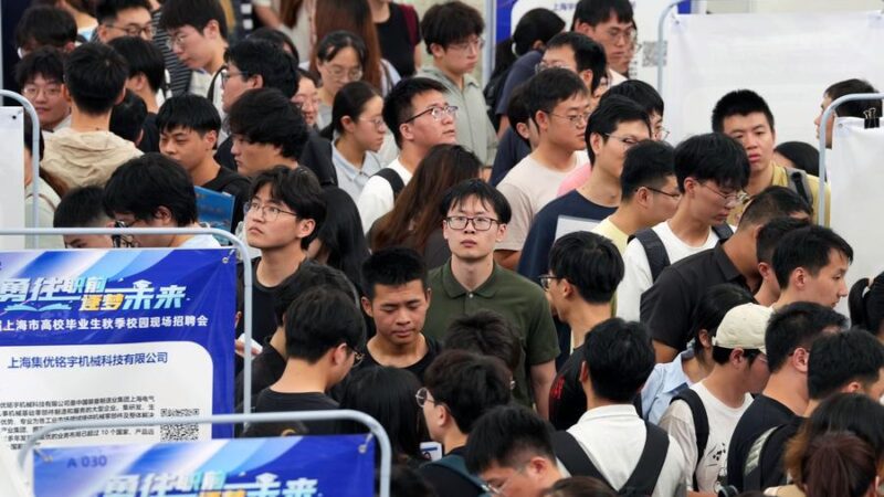 China espera 12,7 milhões de formandos universitários em 2026