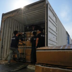 Principal porto terrestre de Xinjiang na China registra mais de 7 mil viagens de trens de carga entre China e Europa