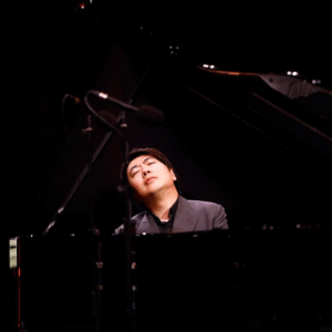 Virtuoso pianista chinês Lang Lang cativa público em concerto nas pirâmides do Egito