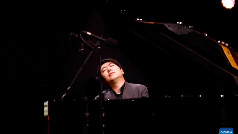 Virtuoso pianista chinês Lang Lang cativa público em concerto nas pirâmides do Egito
