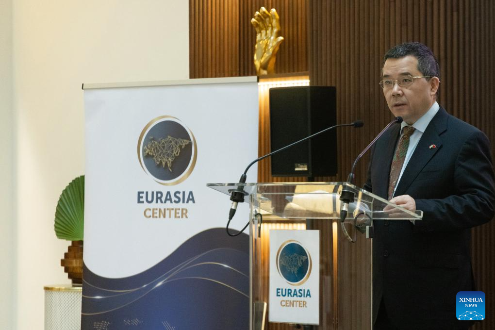 Simpósio em Budapeste destaca interesses comuns entre China e UE em meio à incerteza global