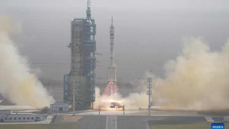 China coloca Shenzhou-22 em órbita, completando primeiro lançamento de emergência em seu programa espacial tripulado
