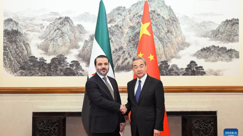 Chanceler chinês mantém conversações com seu homólogo sírio