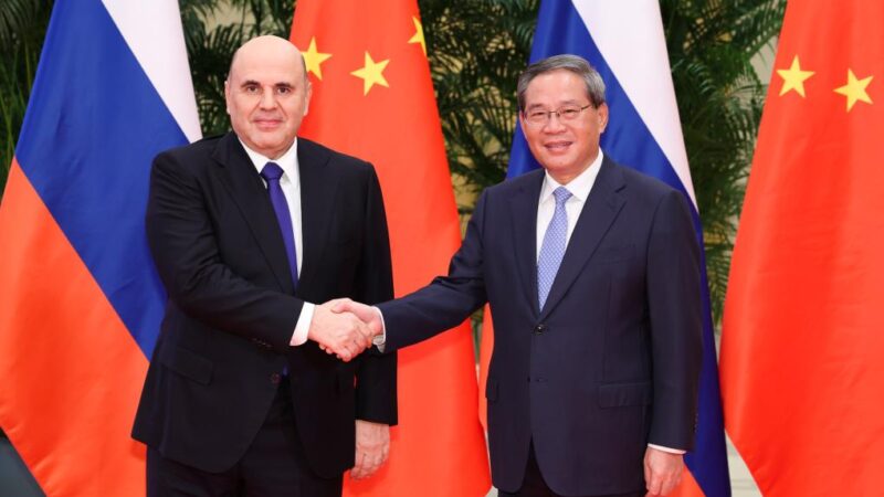 Chefes de governo chinês e russo realizam reunião regular, com foco em cooperação abrangente mais estreita