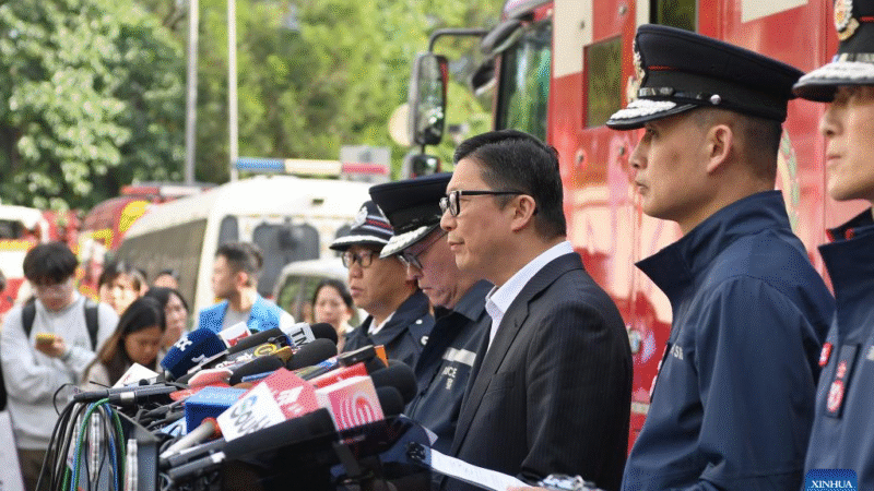 Operações de combate a incêndios e resgate em área residencial de Hong Kong são concluídas às 10h18, diz corpo de bombeiros