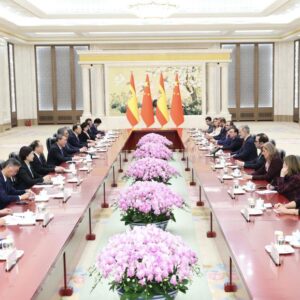 Primeiro-ministro da China Li Qiang reúne-se com rei Felipe VI da Espanha