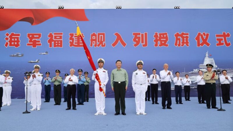 Xi participa da cerimônia de comissionamento do porta-aviões Fujian da China