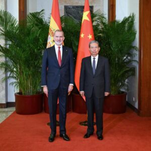 Chefe do Legislativo chinês reúne-se com rei da Espanha