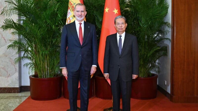 Chefe do Legislativo chinês reúne-se com rei da Espanha