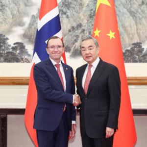 Chanceler chinês mantém conversações com homólogo norueguês