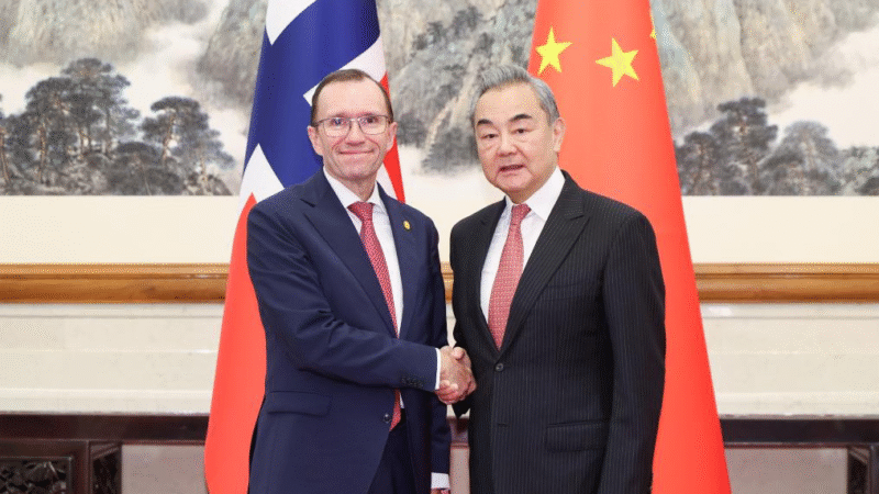 Chanceler chinês mantém conversações com homólogo norueguês