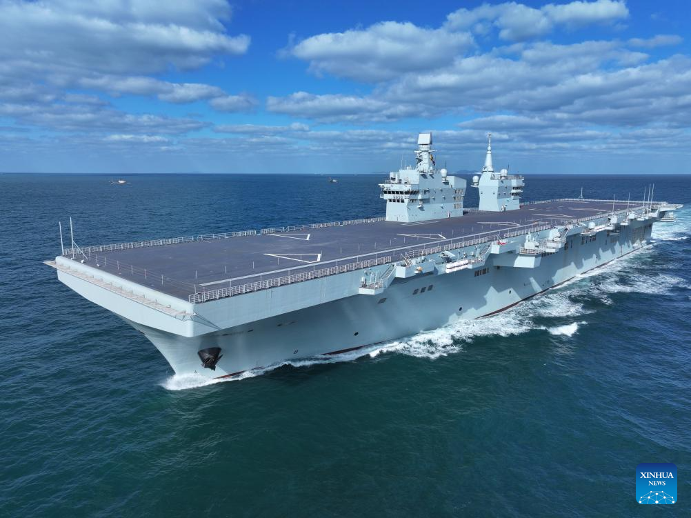 Primeiro navio de assalto anfíbio Tipo 076 da China, o “Sichuan”, conclui seu primeiro teste marítimo