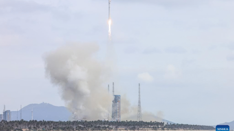 China lança grupo de satélites de órbita terrestre baixa